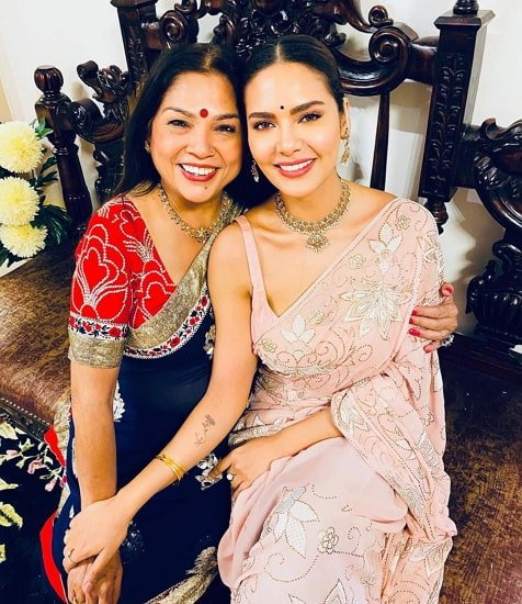 esha gupta mãe