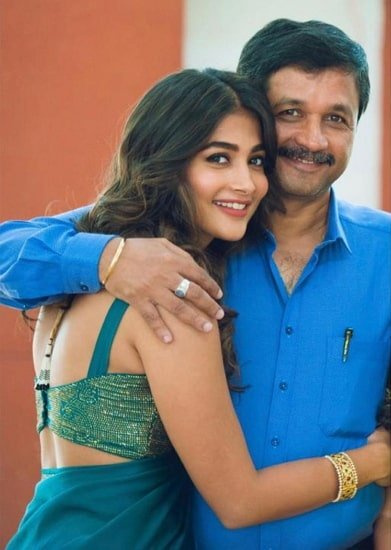 pooja hegde vater