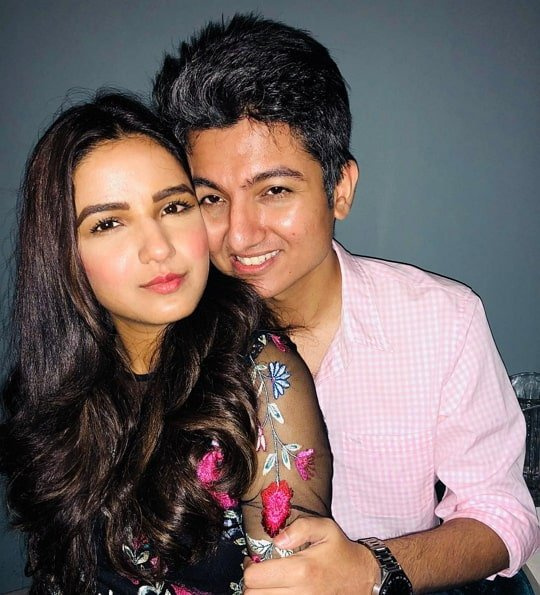 priateľ jasmin bhasin