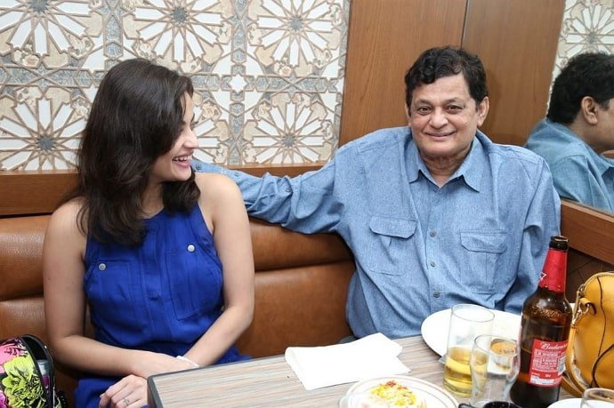 sneha ullal otec