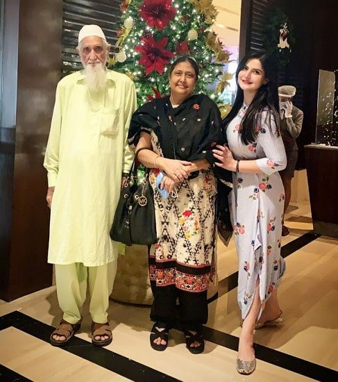les parents de zareen khan