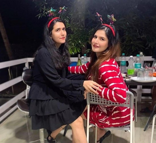 soeur zareen khan