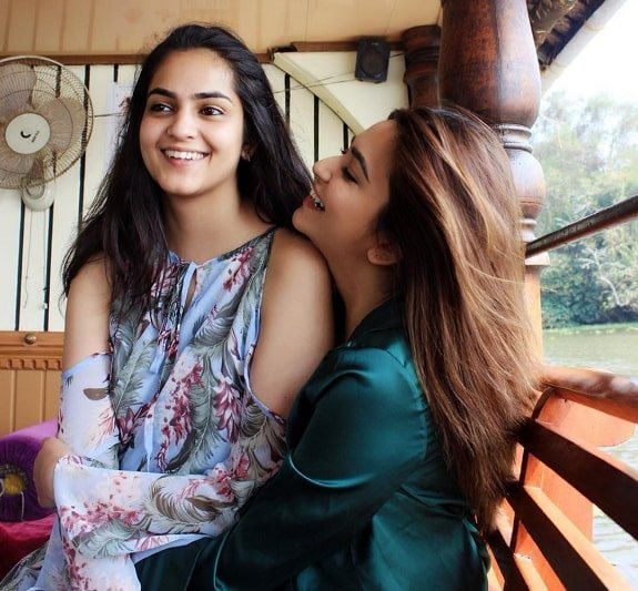 Kriti Kharbanda Schwester
