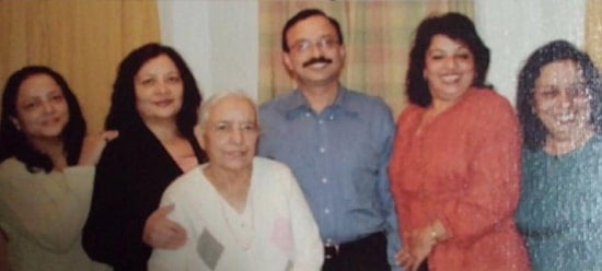 madhu chopra pai e mãe