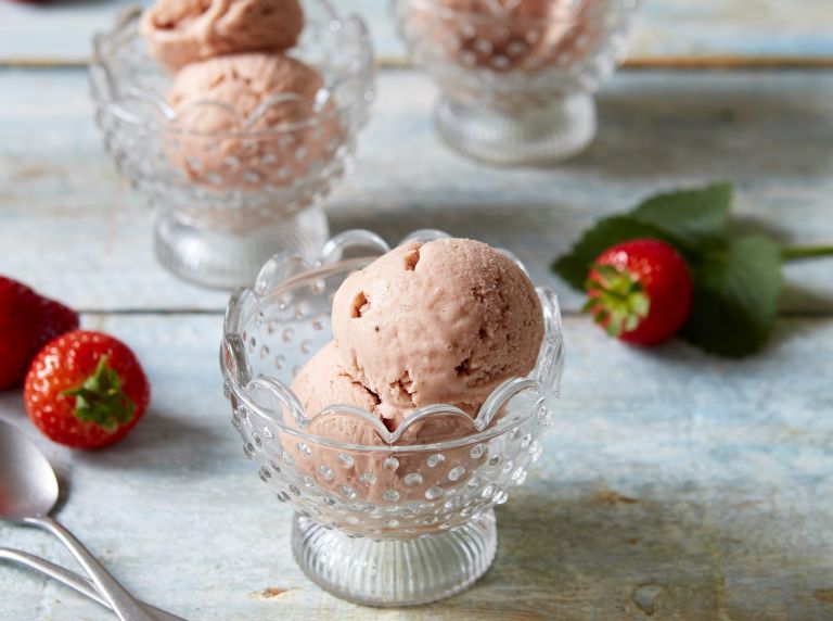Рецепт клубничного мороженого без взбивания