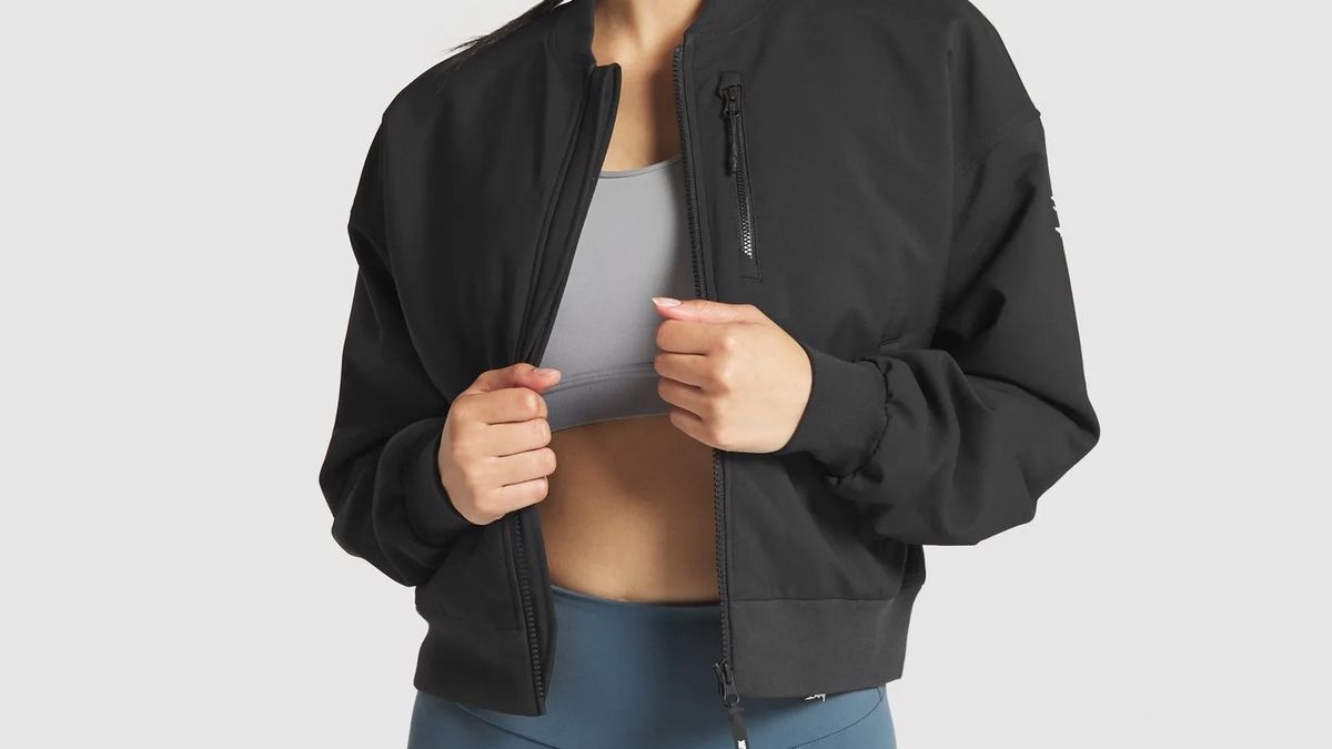 Bomberová bunda Gymshark Essential v čiernej farbe