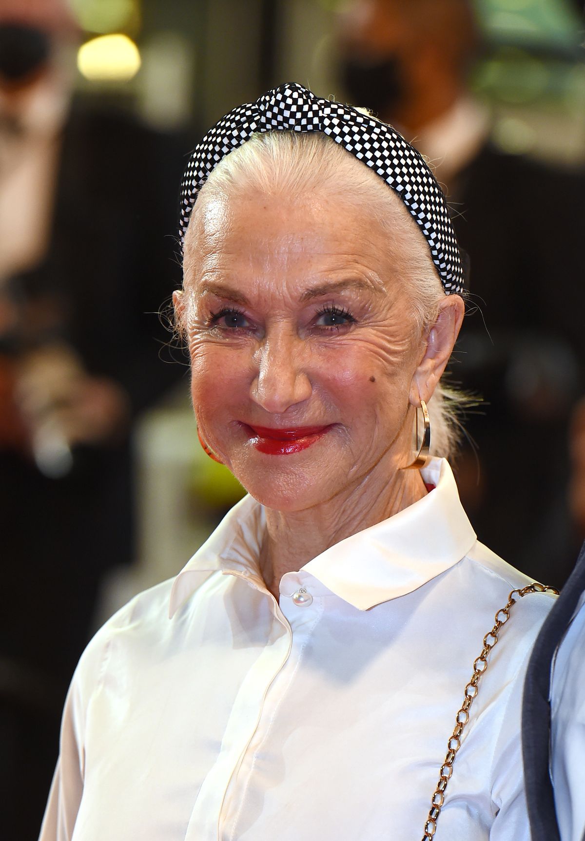 Dame Helen Mirren frequenta o