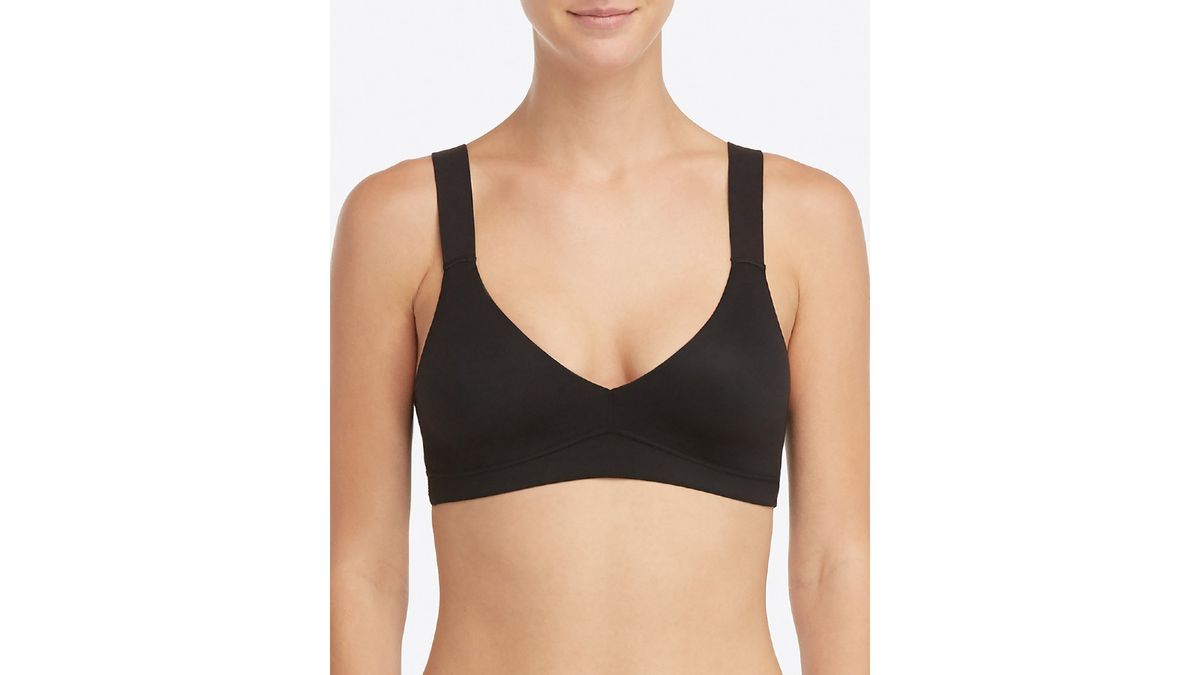 модель носит Spanx Bra-lellujah! Бралетт без подкладки