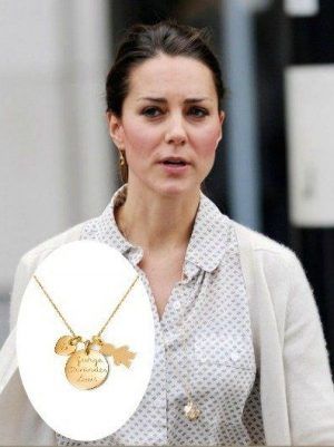Kate Middleton usando o colar The Duchess de Merci Maman