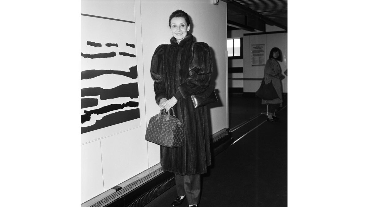 Audrey Hepburn mit ihrer Louis Vuitton Tasche