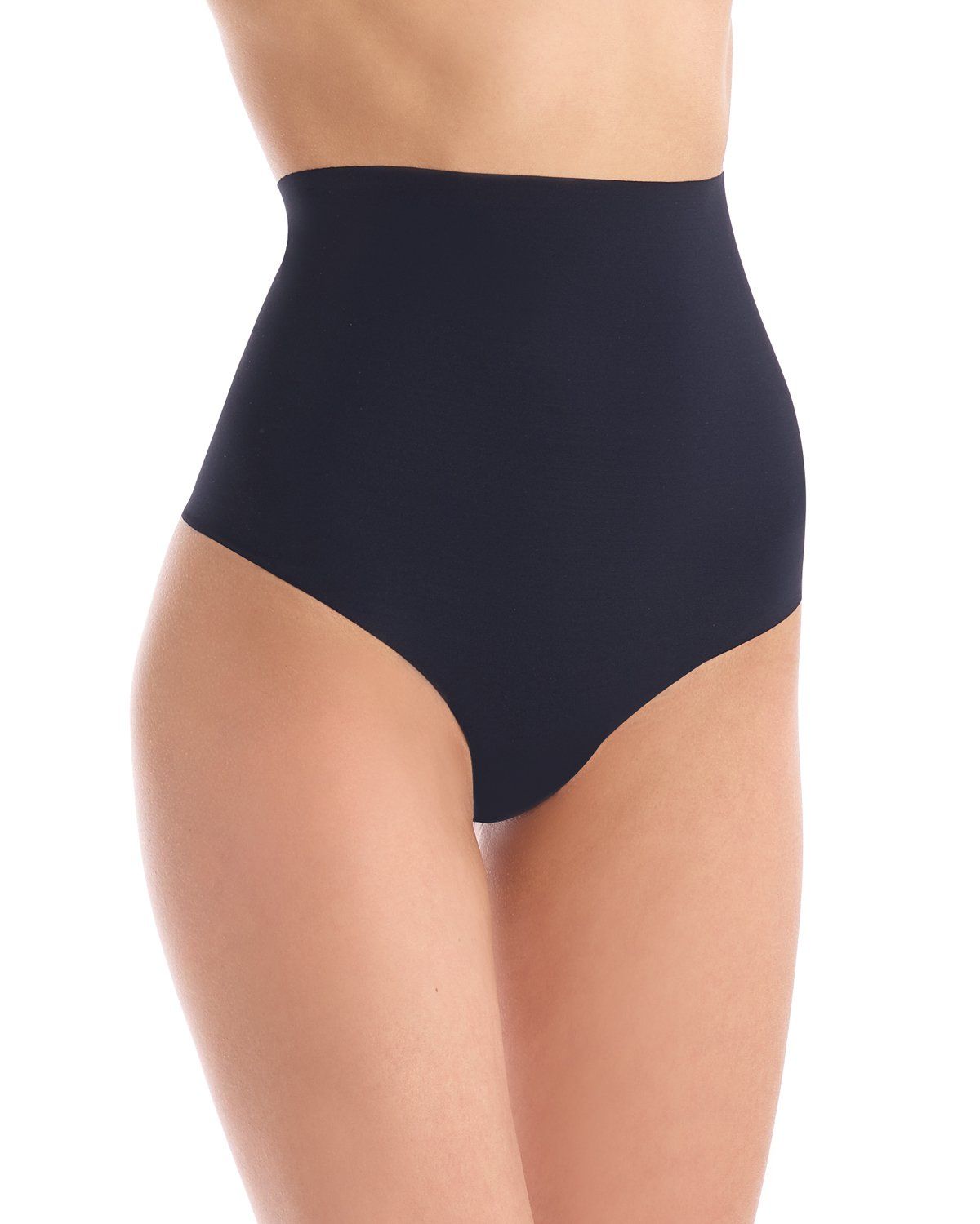Modelo usando o Comando Classic Control Thong