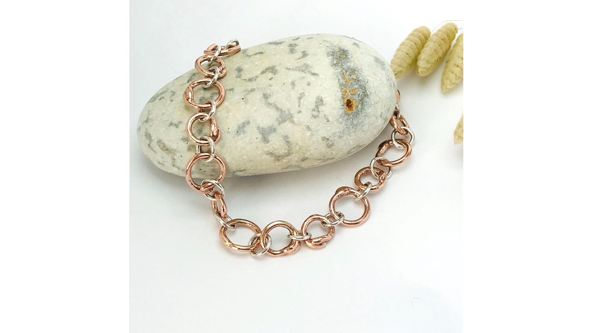Pulseira de corrente de bronze e prata orgânica Caroline Sullivan