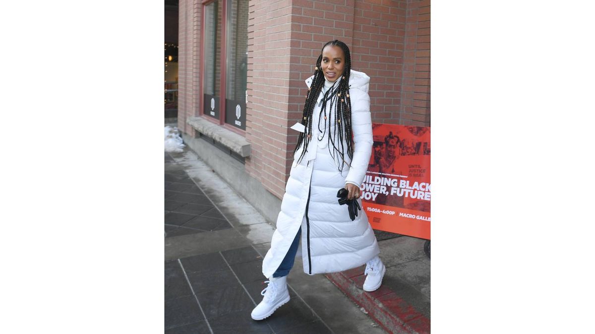 Kerry Washington v belem plašču