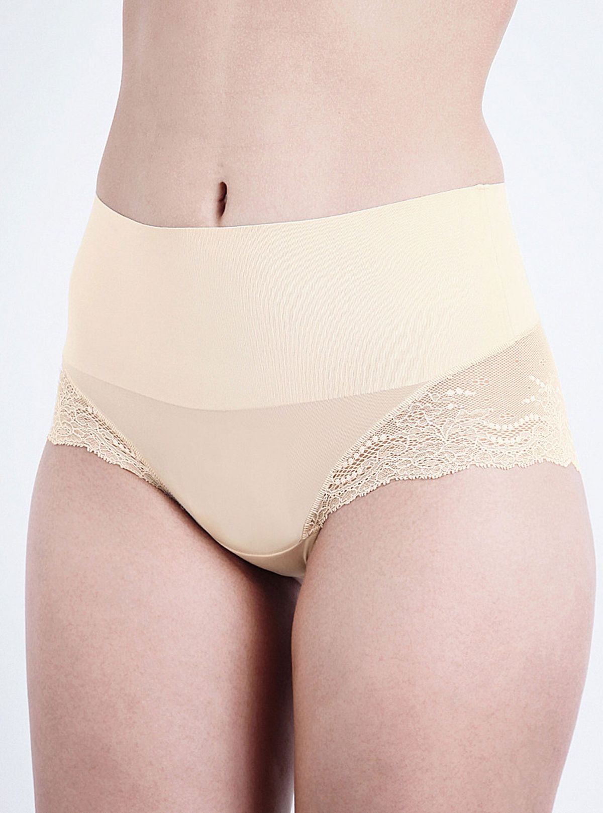Непринужденные трусики, 24 фунта стерлингов, Spanx в Selfridges