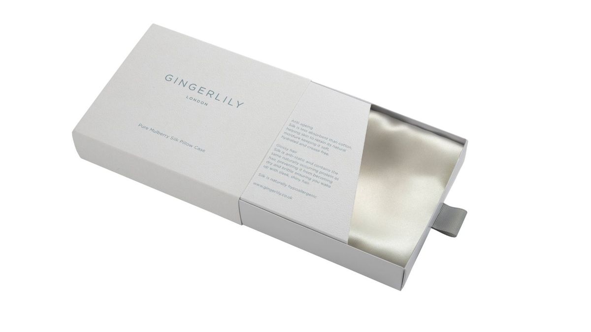 Gingerlily Mulberry Beauty Box Obliečka na vankúš z hodvábneho vlasu v bielej farbe