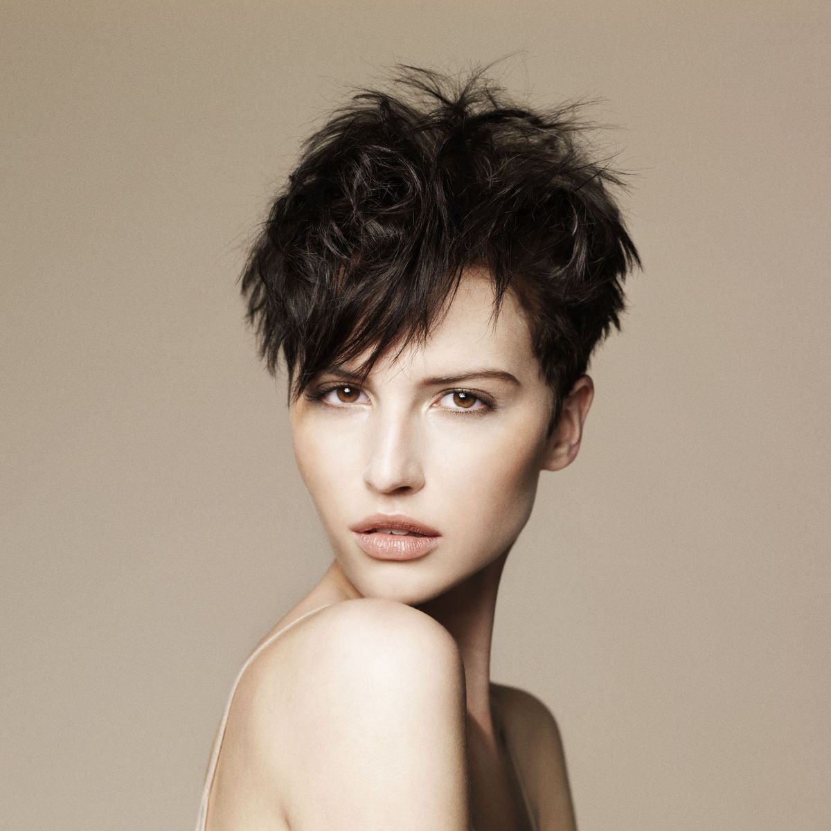 Come asciugare i capelli senza phon: Short Messy Hairstyle