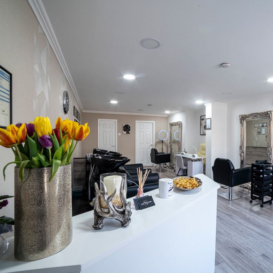 Hair Studio por Lily em Prestwich