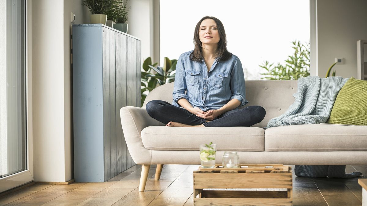 mujer meditando sin azúcar dieta