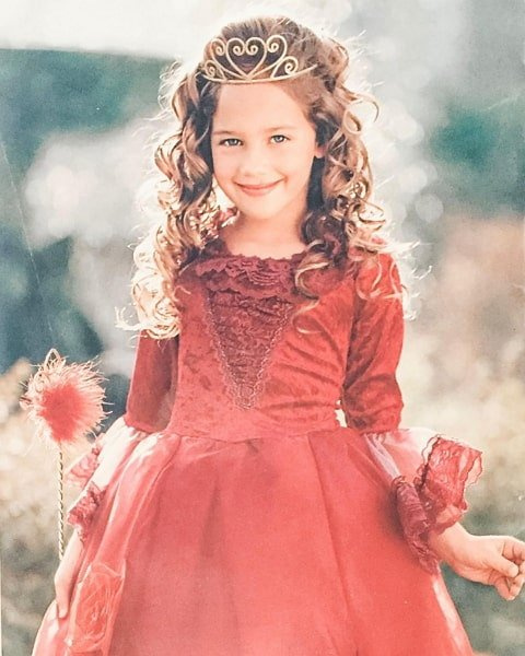mary mouser obrázok z detstva