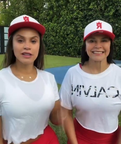 andrea espada com a mãe