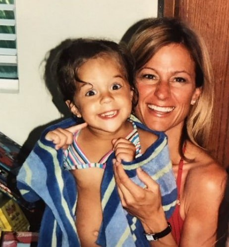 foto de infância de Tessa Brooks