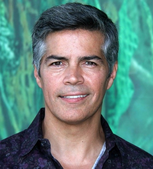 esai morálka
