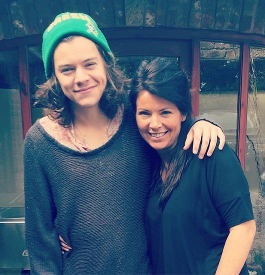 harry estilos mãe