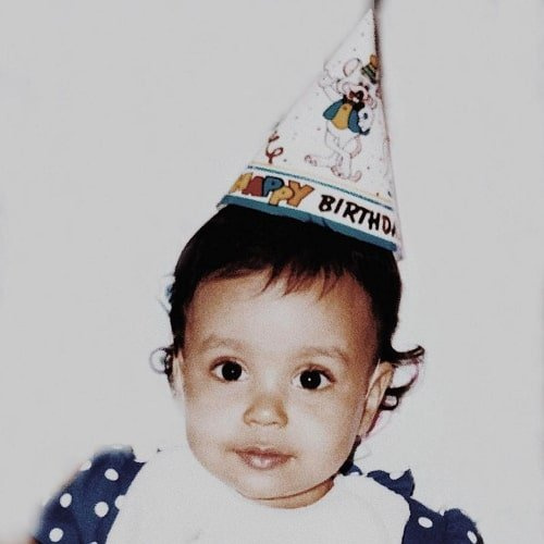 foto de infância de liza koshy