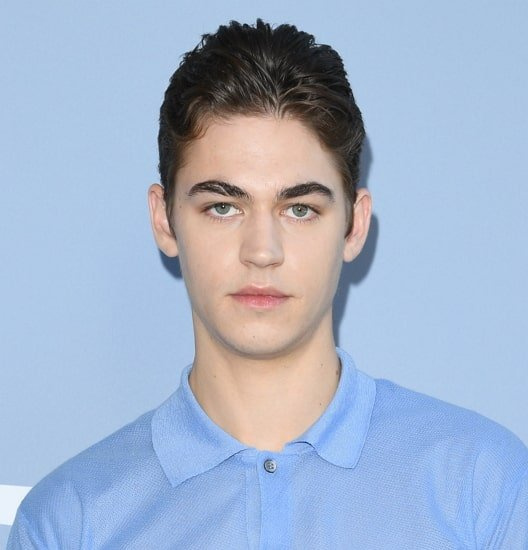 Hero Fiennes Tiffin Wiki, amžius, grynoji vertė, mergina, šeima, biografija ir kt.