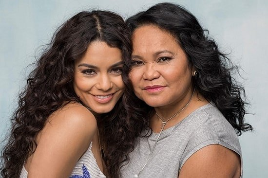 mama vanessa hudgens