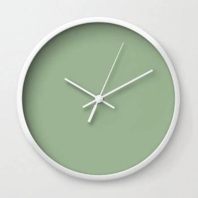 reloj de pared verde salvia