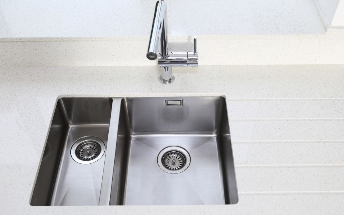 Waschbecken aus rostfreiem Stahl