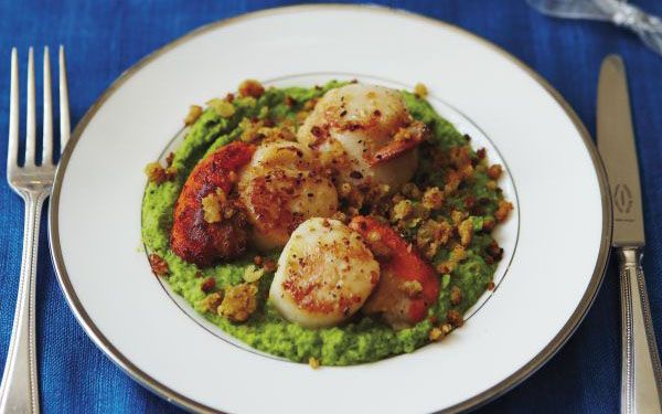 vieiras con puré de guisantes