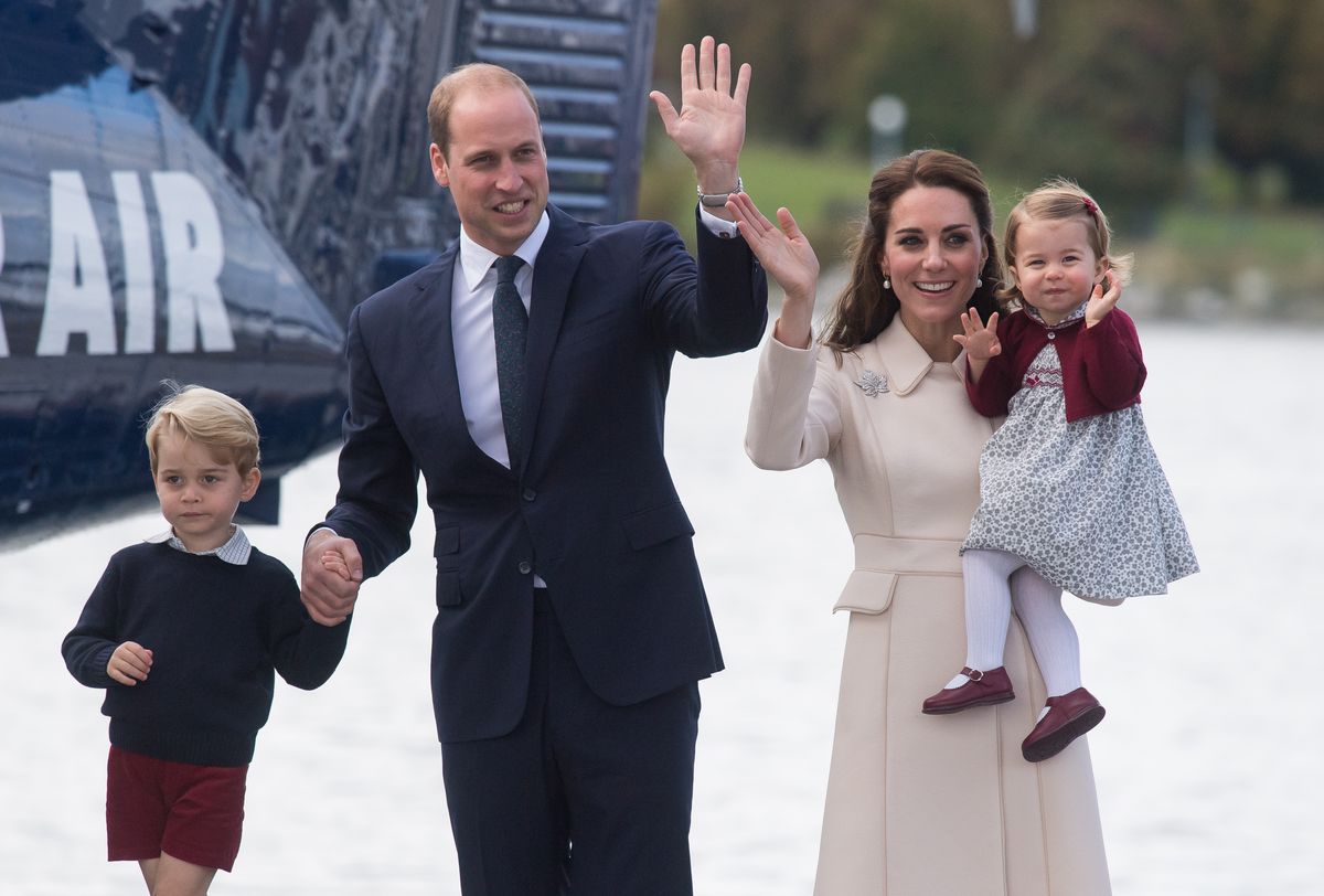 Le prince George et la princesse Charlotte avec le prince William et Kate Middleton