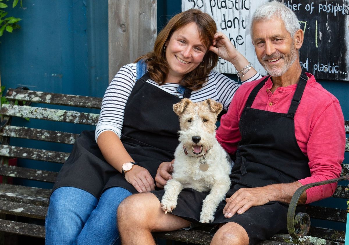 Hanna Armitage de Winterbrook Garden Nurseries com seu pai, John