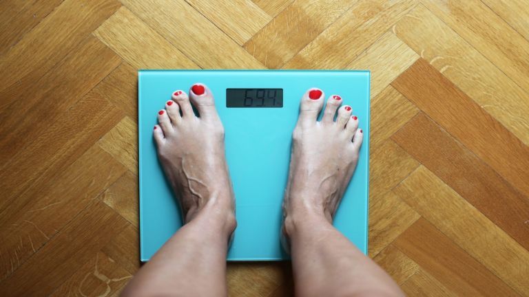 Наддаване на тегло при менопауза: защо се случва и какво можете да направите за това