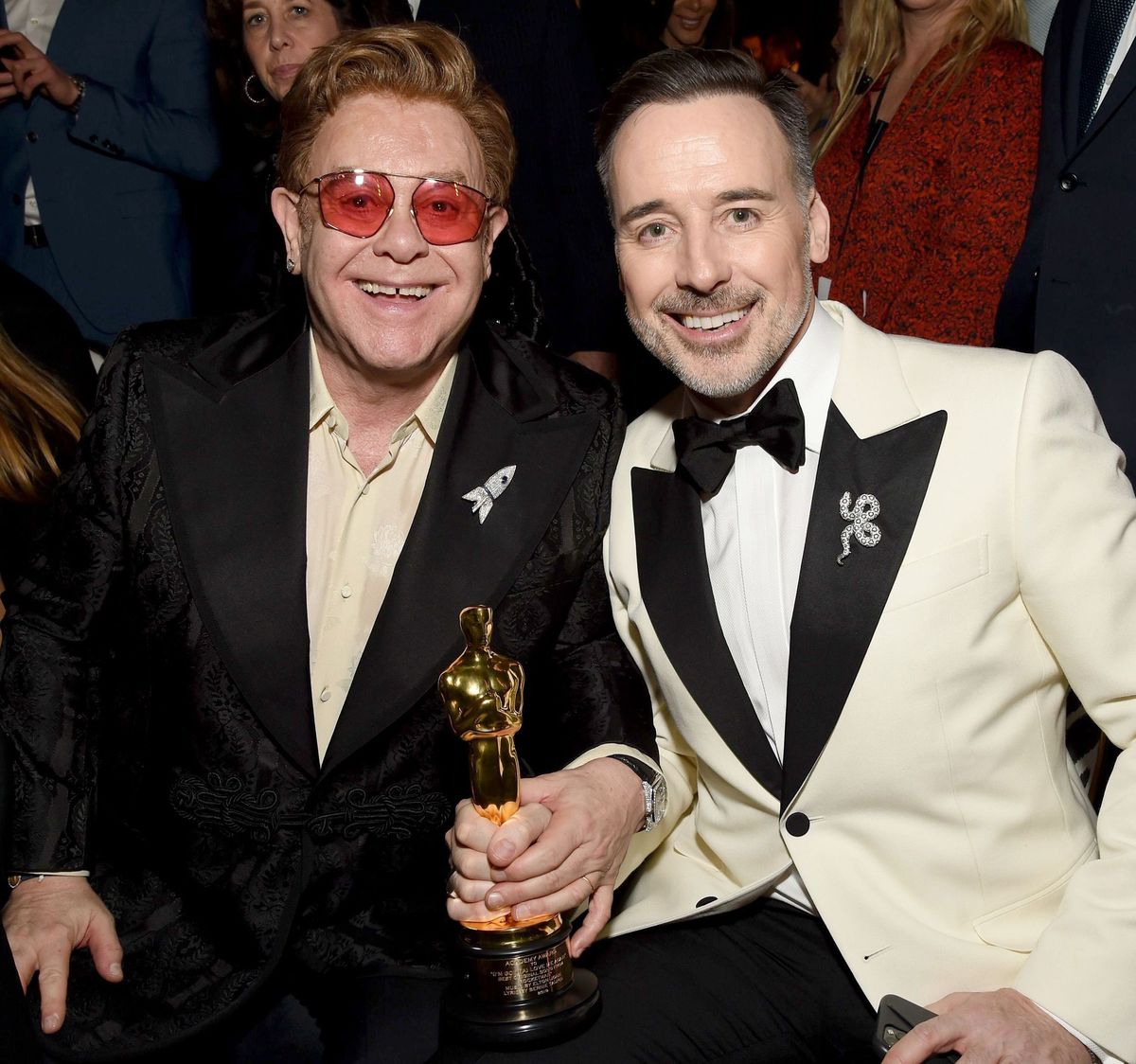 WEST HOLLYWOOD, KALIFORNIJA - 9. FEBRUARJA: (L -R) Dobitnik Oskarja za najboljšo izvirno pesem iz