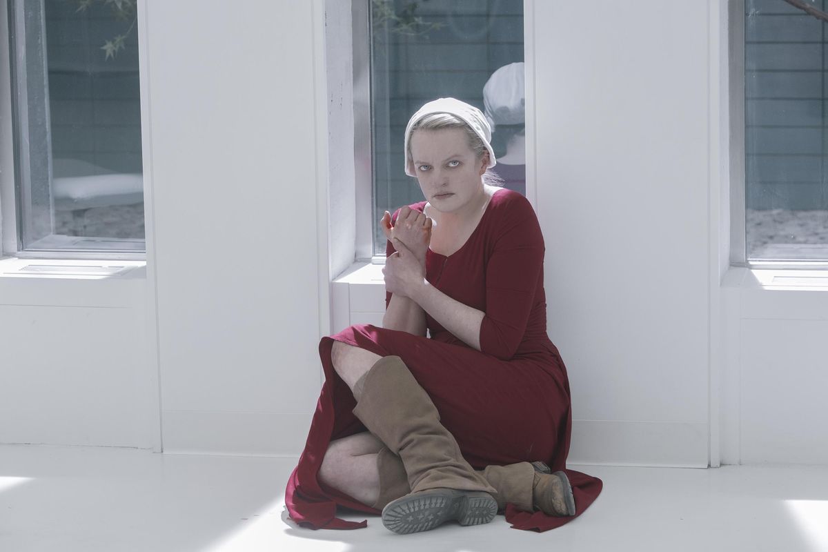 Elisabeth Moss dans le rôle de June à Hulu