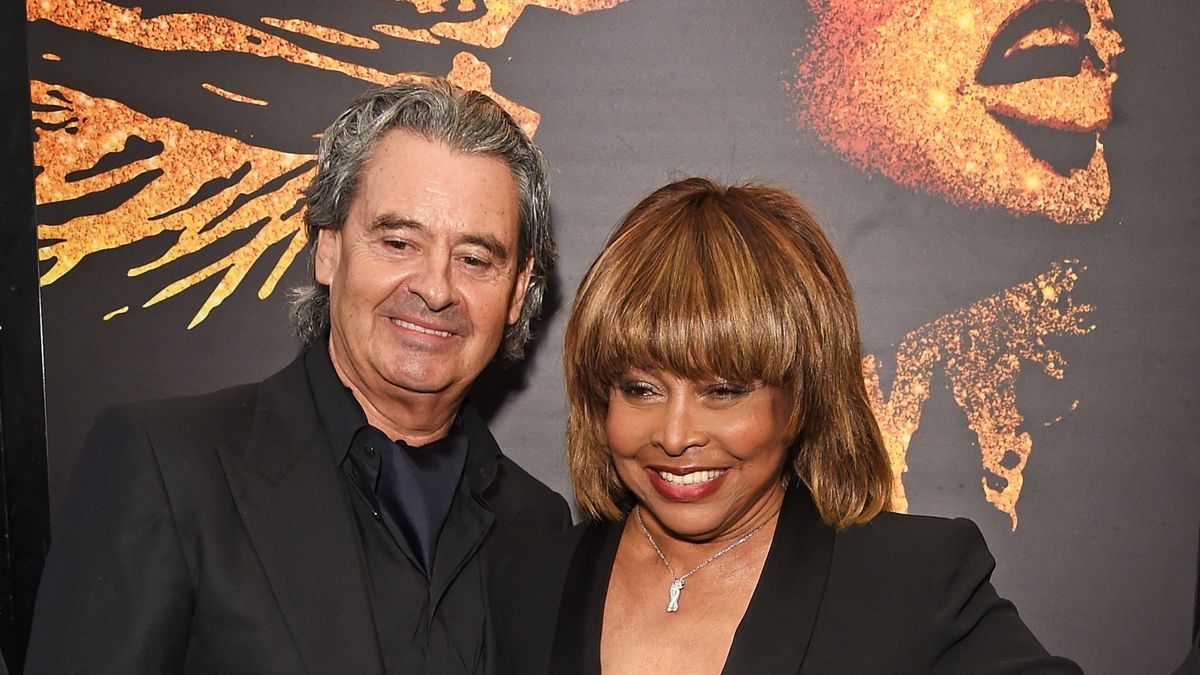 Erwin Bach e Tina Turner chegam na apresentação da noite da imprensa de