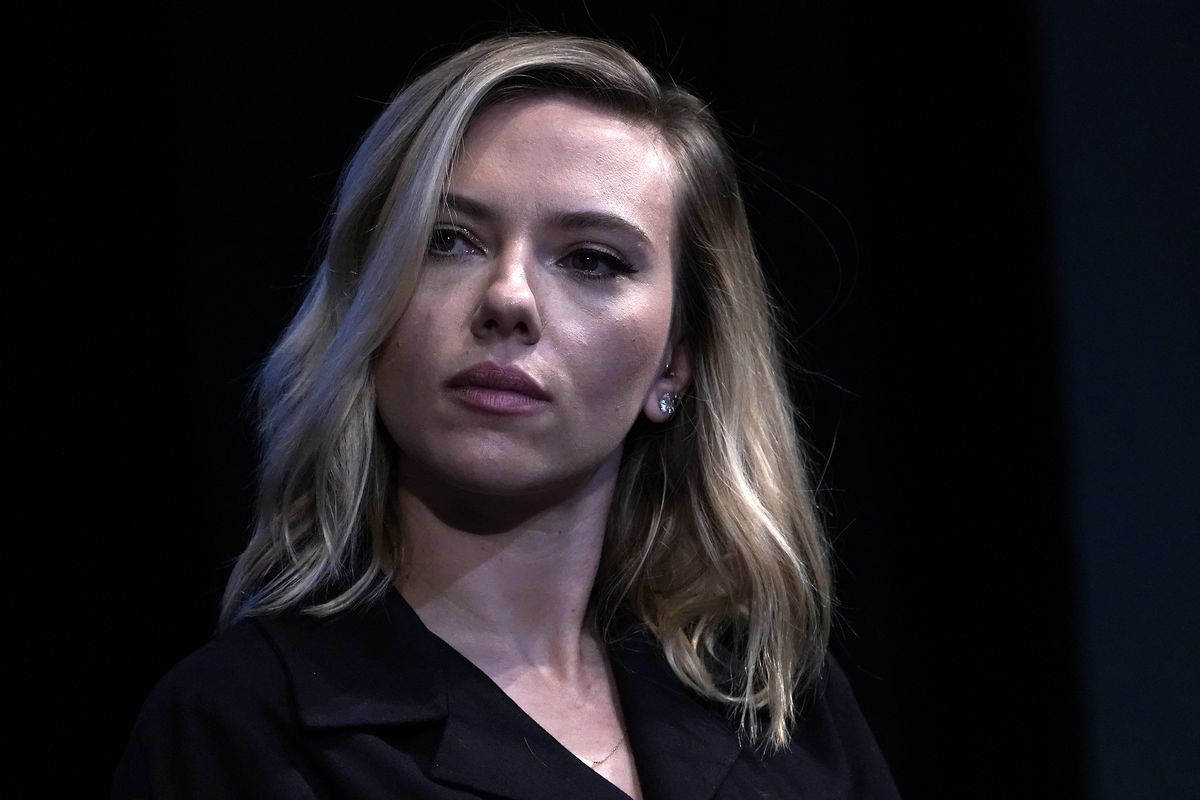 Scarlett Johansson spricht während der Filmdiskussion von