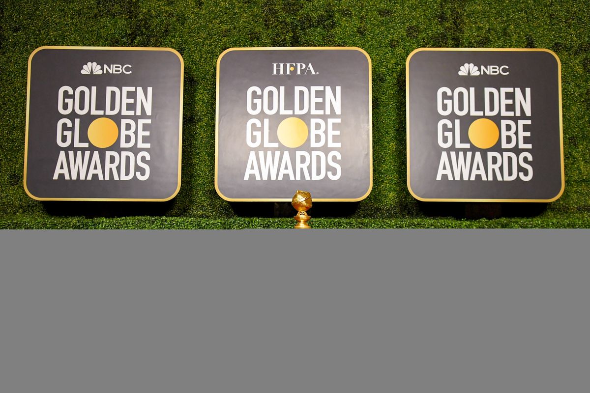 Ein Blick auf die Golden Globe Trophy, die während der 78. jährlichen Golden Globe Awards zu sehen ist, die am 28. Februar 2021 im Rainbow Room am 27. Februar 2021 in New York City ausgestrahlt wurde