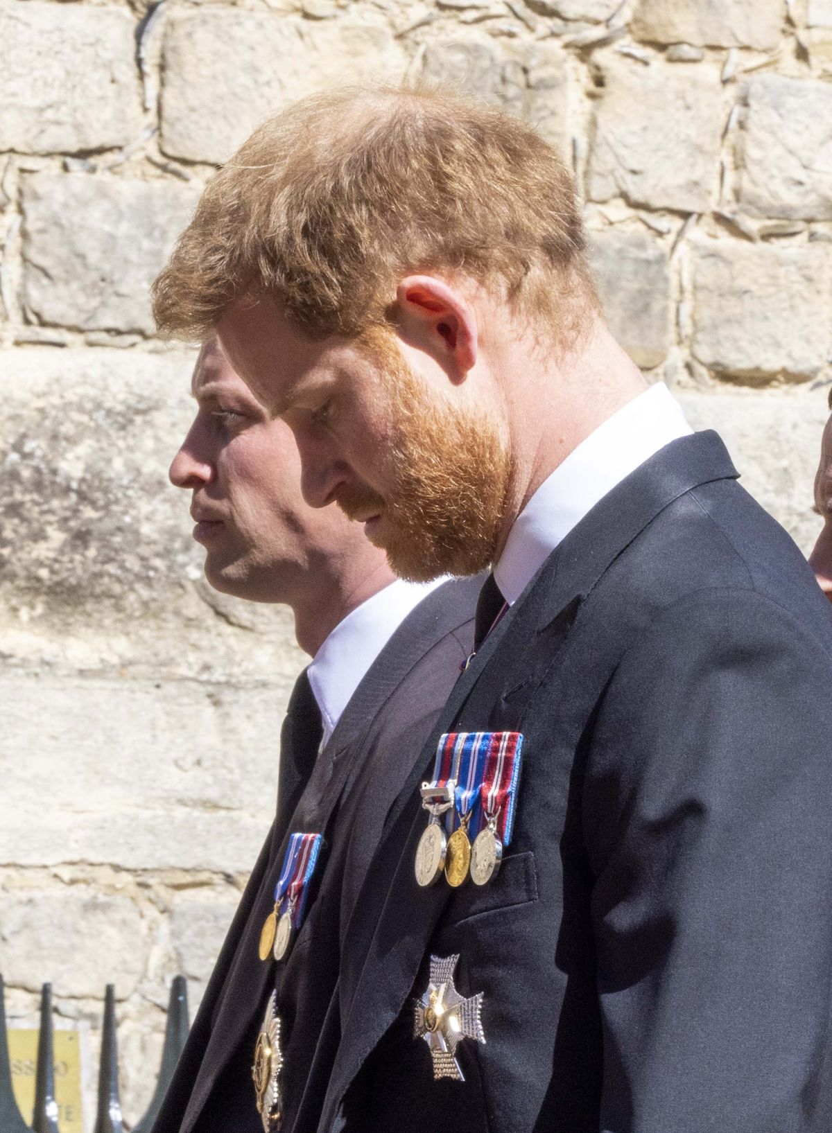 Il principe William e il principe Harry al principe Filippo