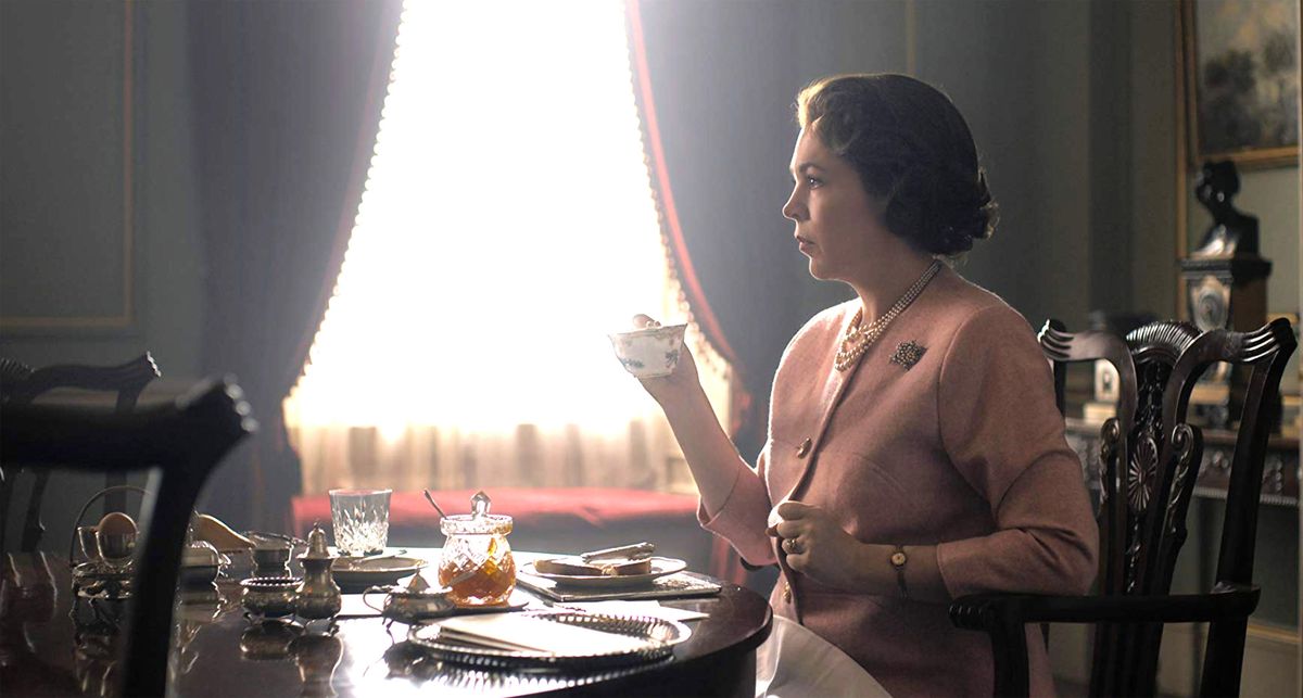 THE CROWN Serie TV Netflix con Olivia Colman nei panni della Regina Elisabetta nella serie 3
