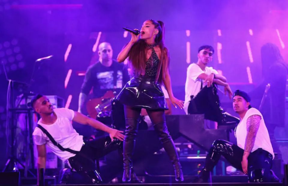 Ariana Grande interprète la chanson inédite The Light Is Coming