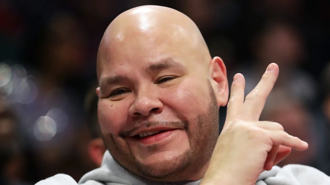 Rapperul Fat Joe privește în NBA All Star Taco Bell Skills Challenge din 2020