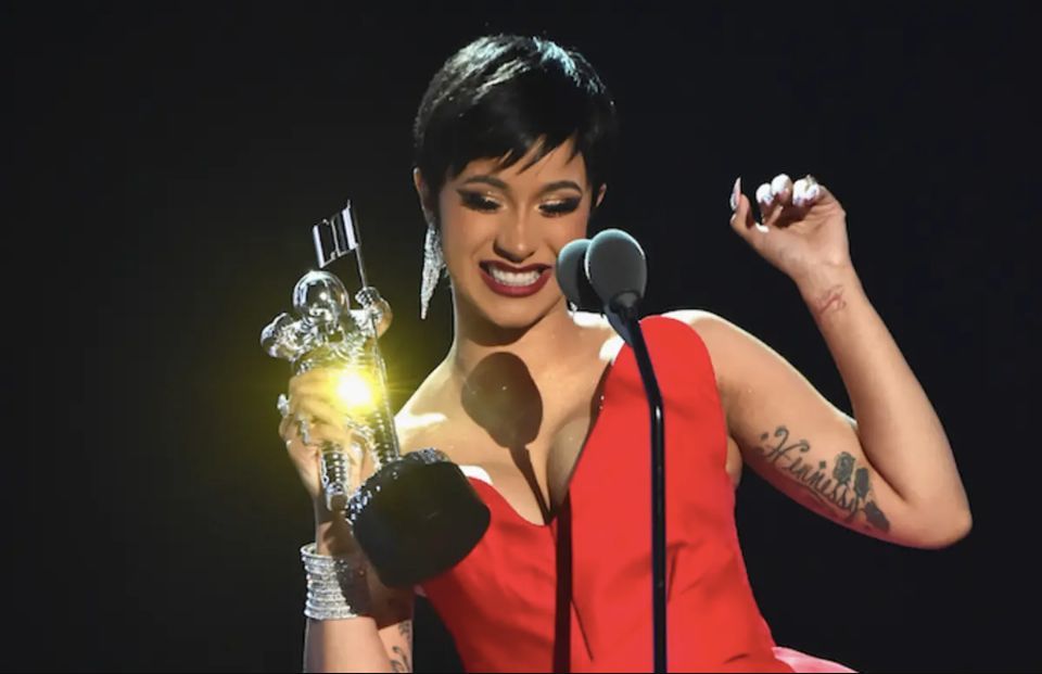 Gledajte prihvatni govor Cardi Bs za najboljeg novog izvođača na VMA -ima 2018. godine