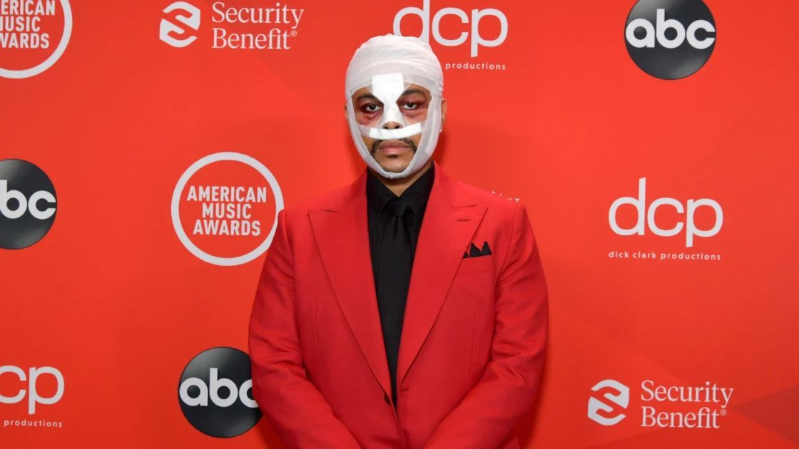 The Weeknd participă la American Music Awards 2020