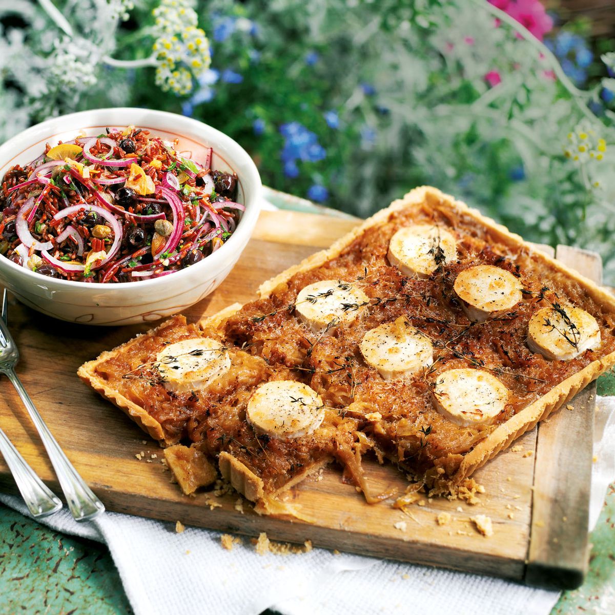 Карамелизованный луковый пирог с козой