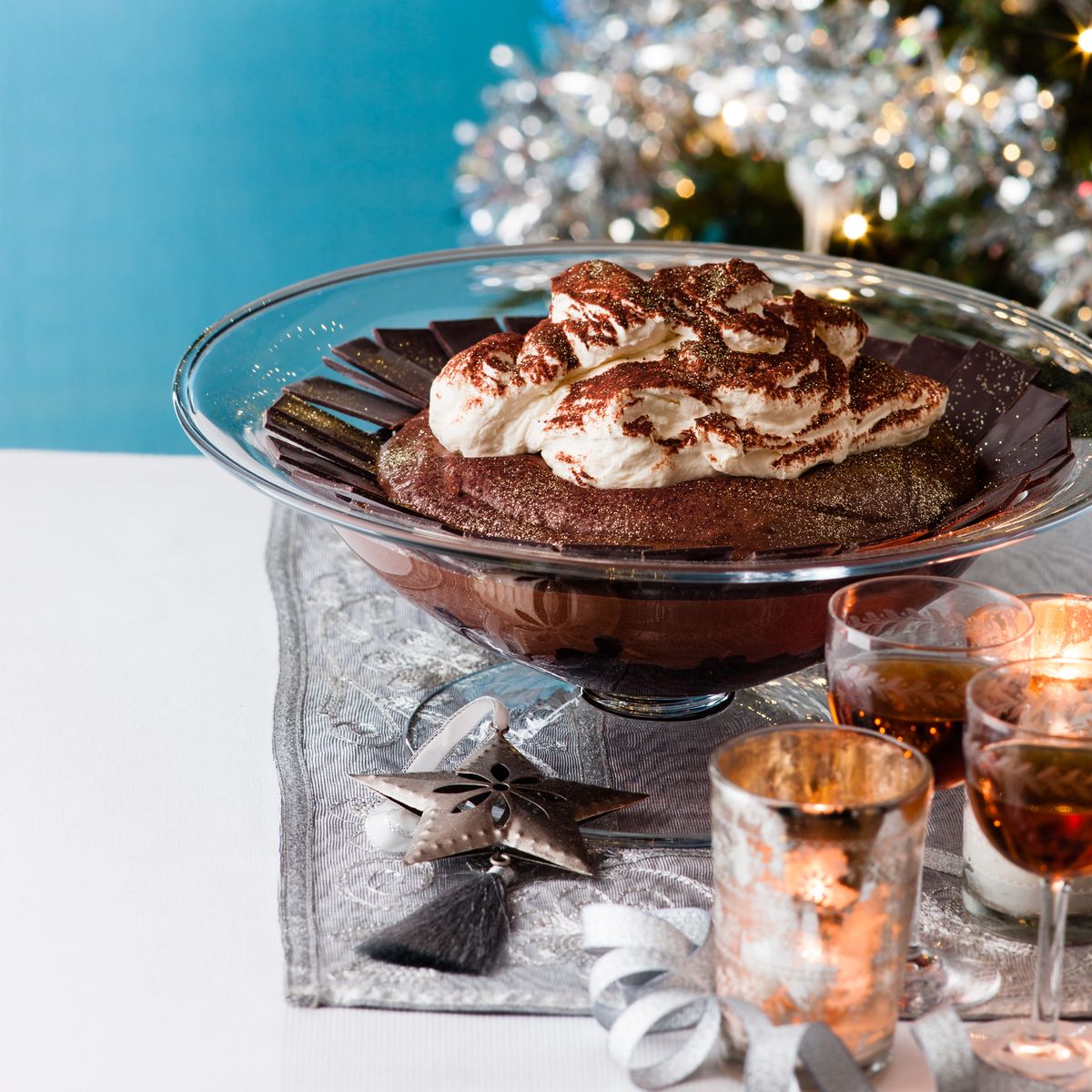 Čokoladni mousse in češnjeva malenkost