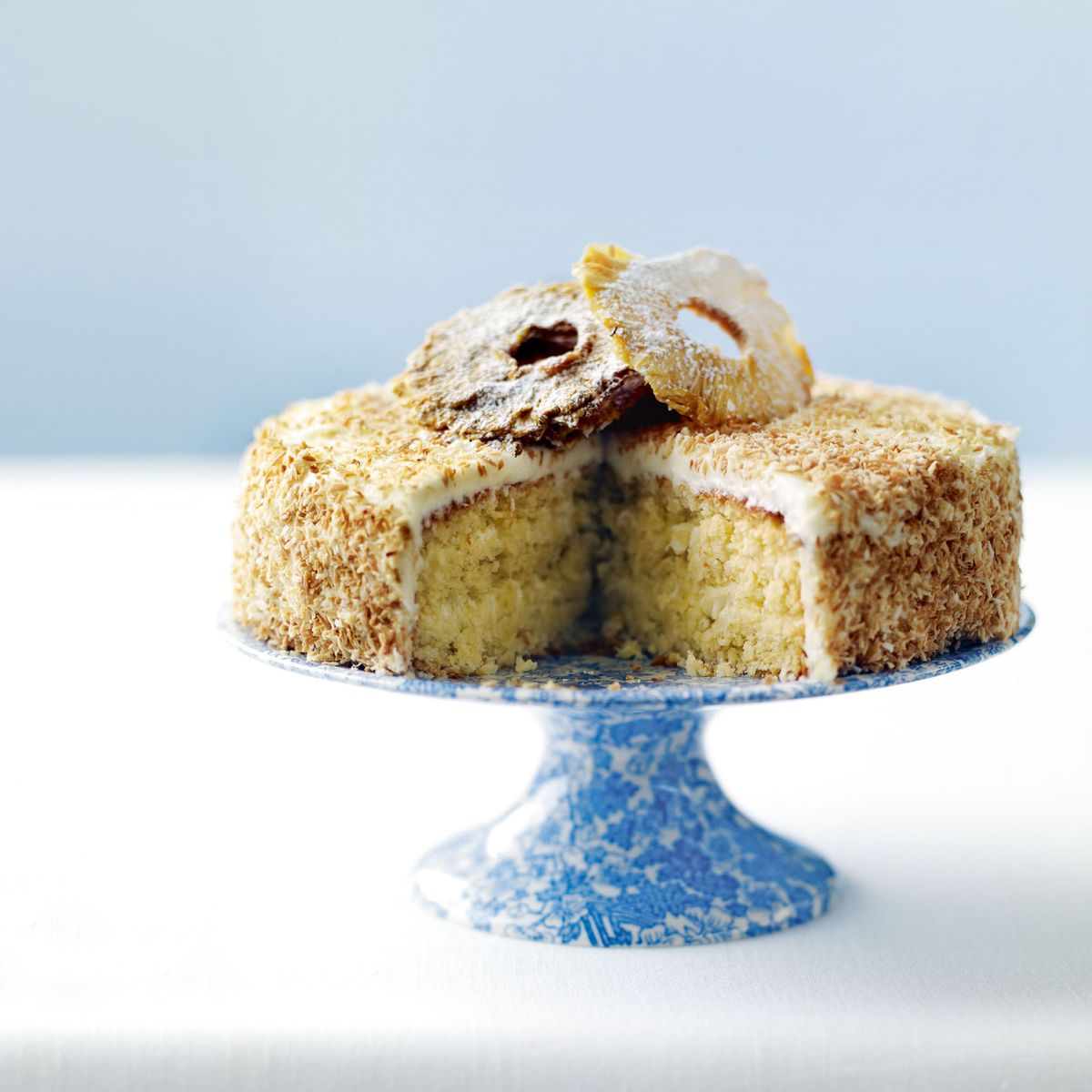 Pastel de Piña Colada con Glaseado de Coco